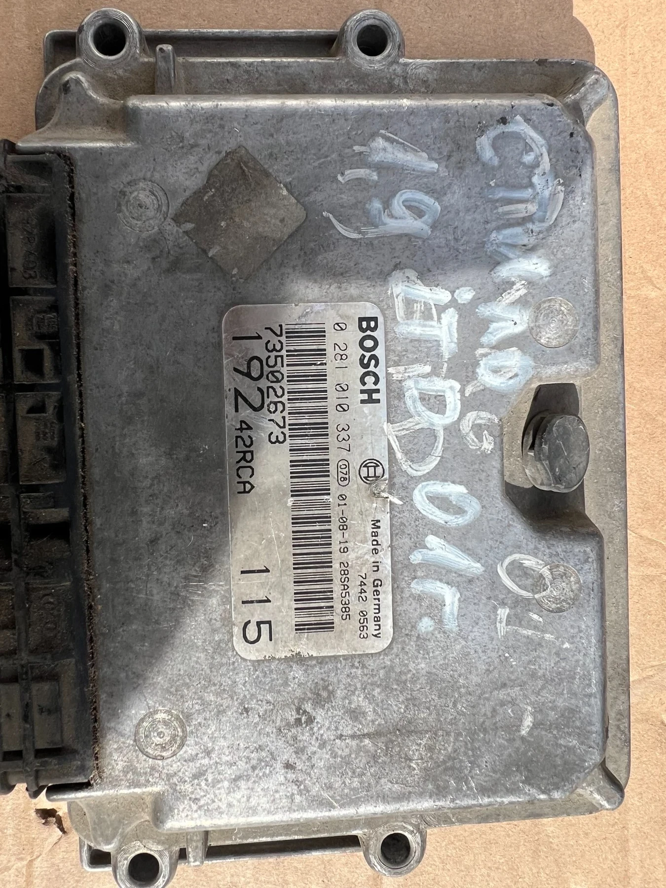 192 42RCA 115 компютър двигател FIAT STILO 1.9  Bosch 0 281 010 337 | Mobile.bg — изображение 1