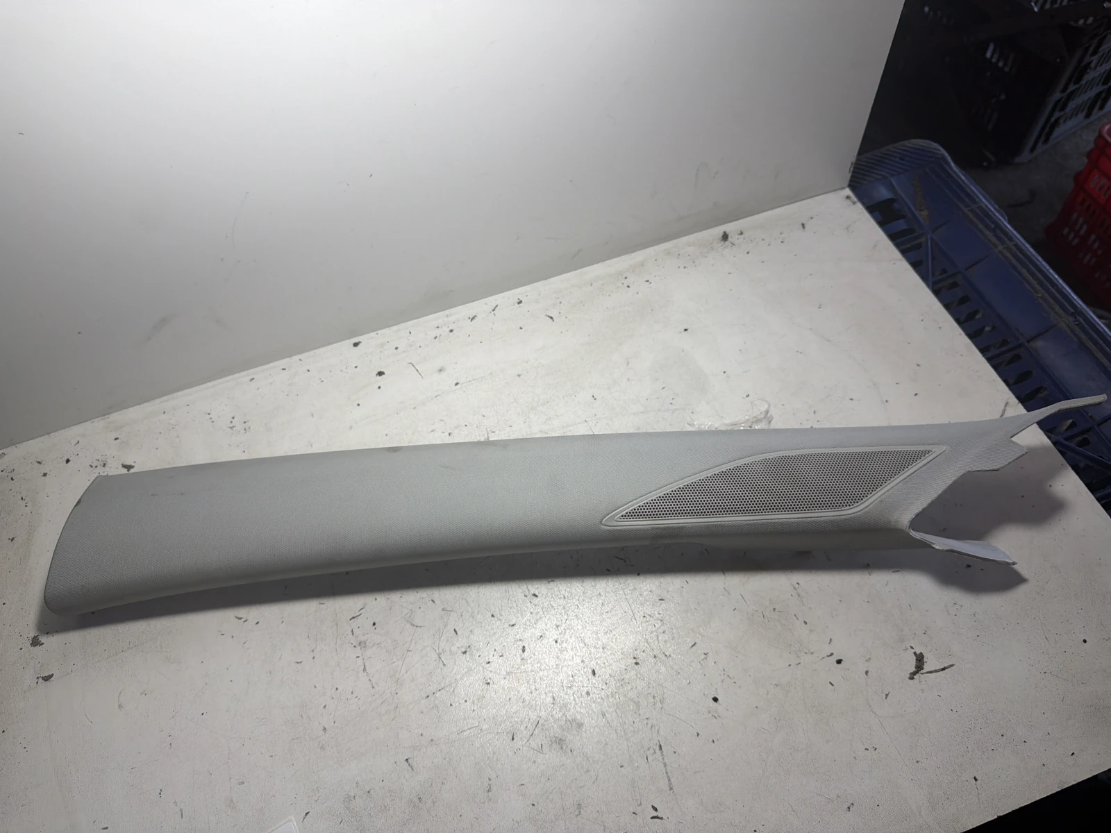 предна лява колонка сива 5G0867233 VW Golf