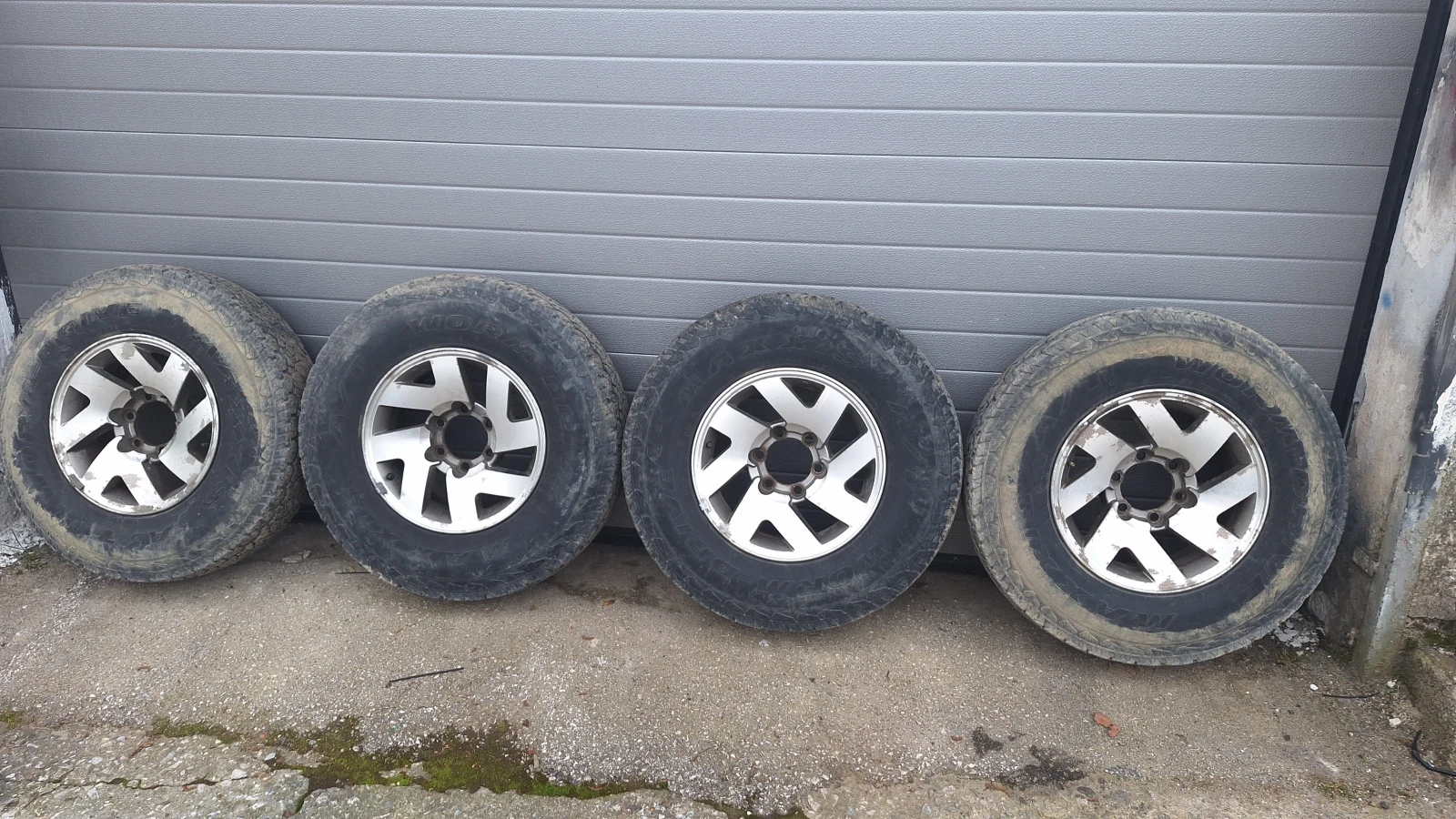 Гуми с джанти 235/85R16 | Mobile.bg — изображение 1