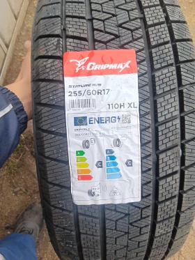 Гуми Зимни 255/60R17, снимка 1 - Гуми и джанти - 48550316