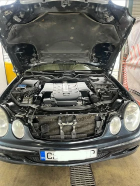 Mercedes-Benz E 500 4MATIC, снимка 12