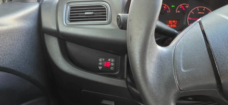 Opel Combo, снимка 6 - Автомобили и джипове - 52592023