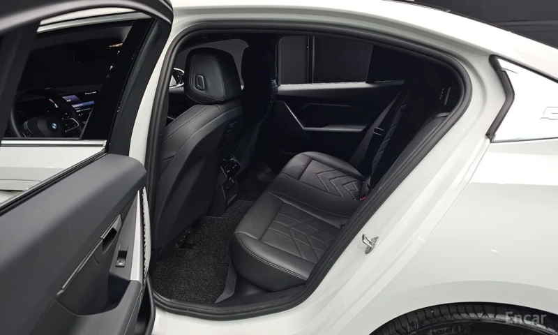 BMW 520, снимка 12 - Автомобили и джипове - 52962182