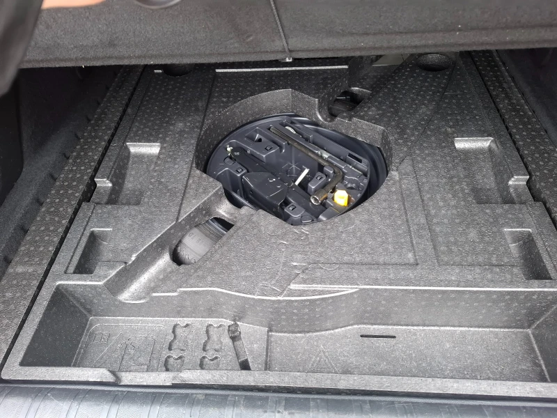 Peugeot 308 1.6HDI Navi Автопилот, снимка 13 - Автомобили и джипове - 53293370