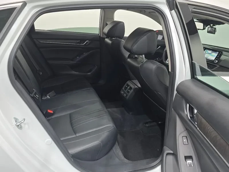 Honda Accord 10Th Generation 1.5 Turbo, снимка 11 - Автомобили и джипове - 55951234
