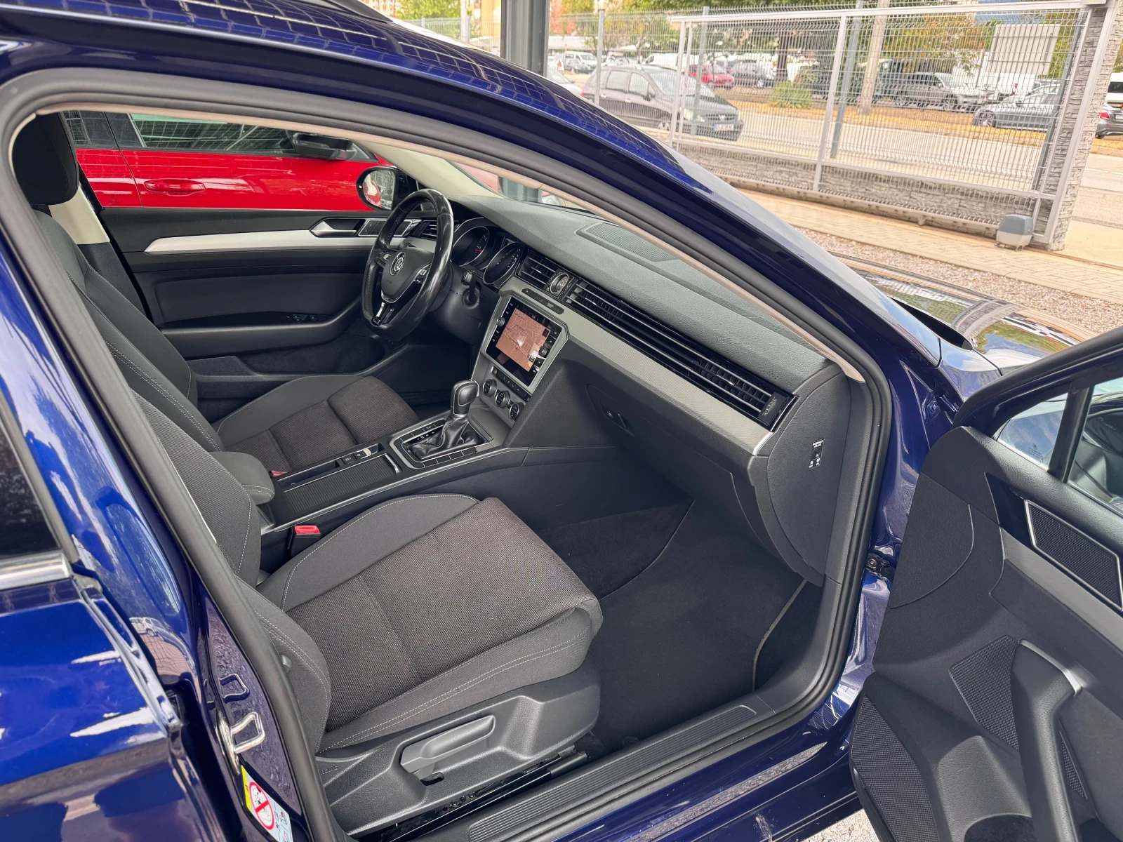 VW Passat 1.6TDI DSG 120кс * 2019* ПЕРФЕКТЕН - изображение 10
