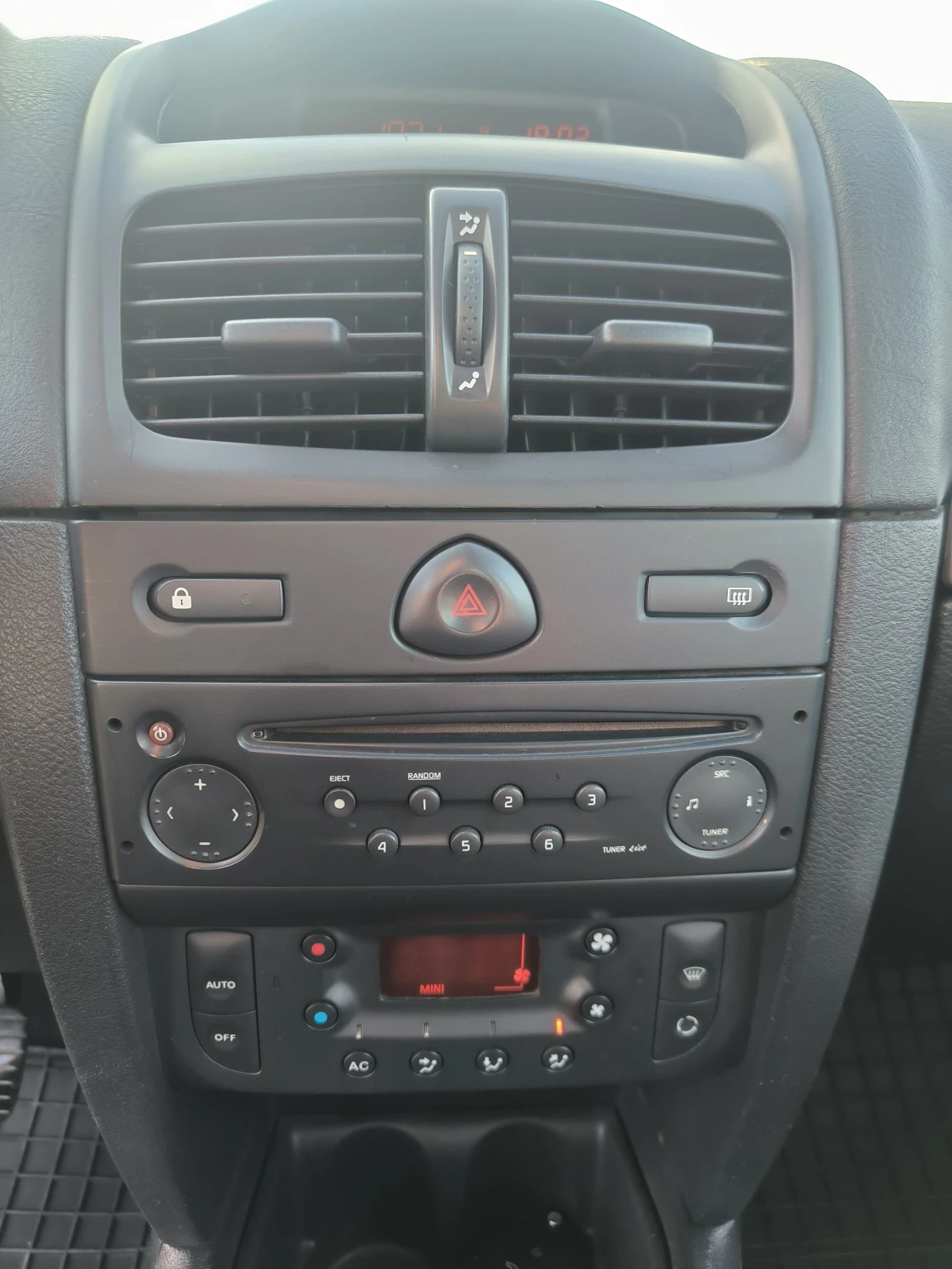 Renault Clio 1.5dci 82кс - изображение 9