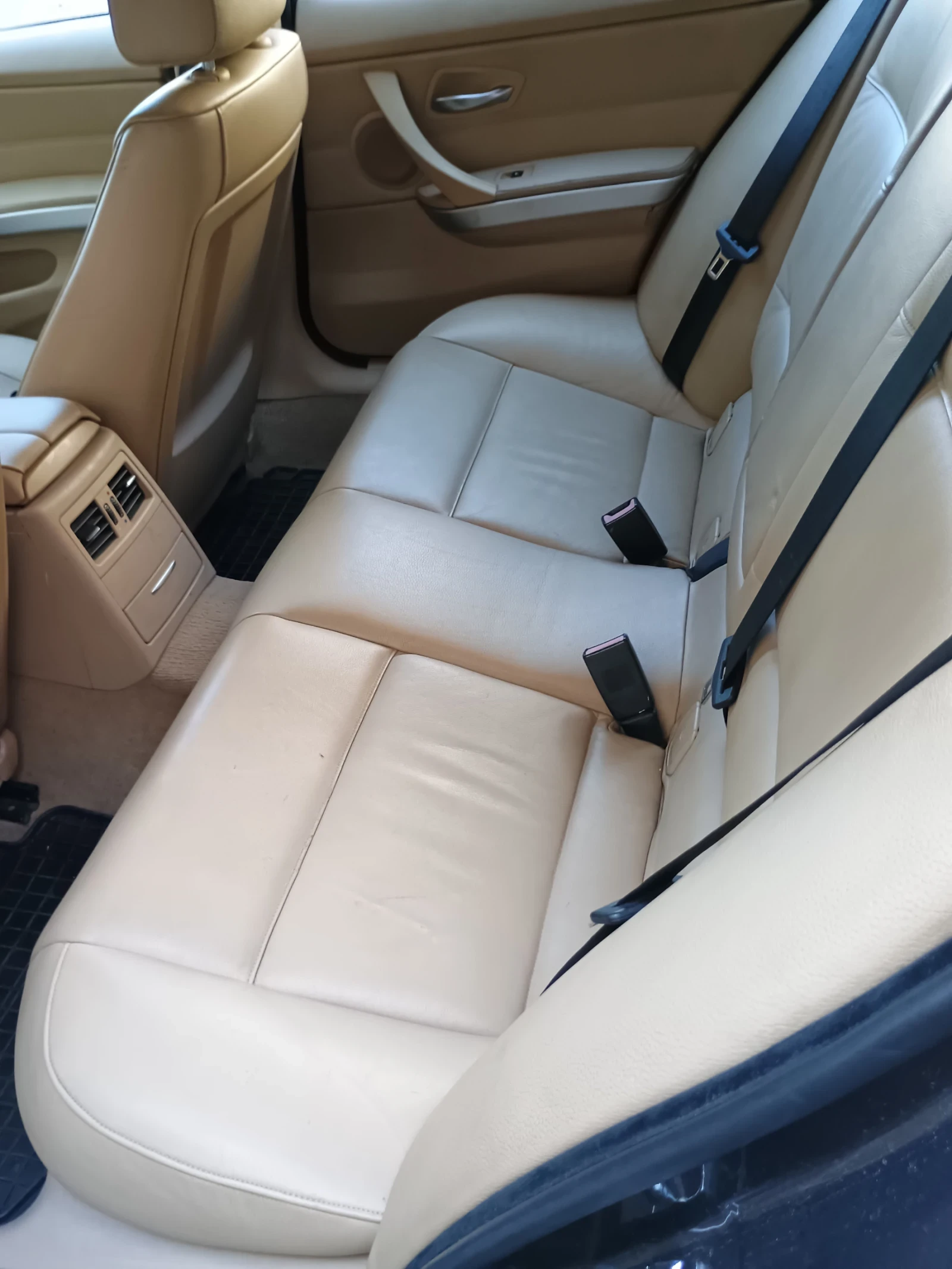 BMW 320 2.0д - изображение 10