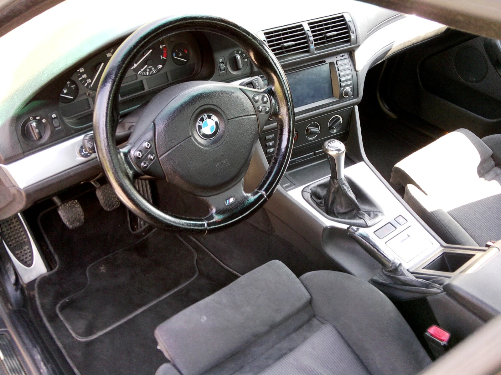 BMW 523 i ///M LPG M/T, снимка 8 - Автомобили и джипове - 53564923