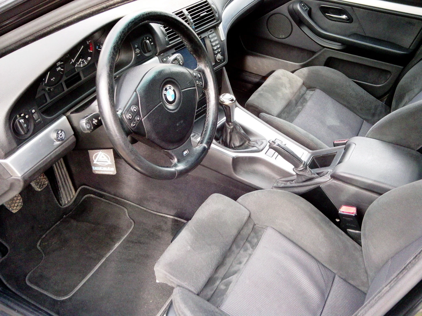 BMW 523 i ///M LPG M/T - изображение 9