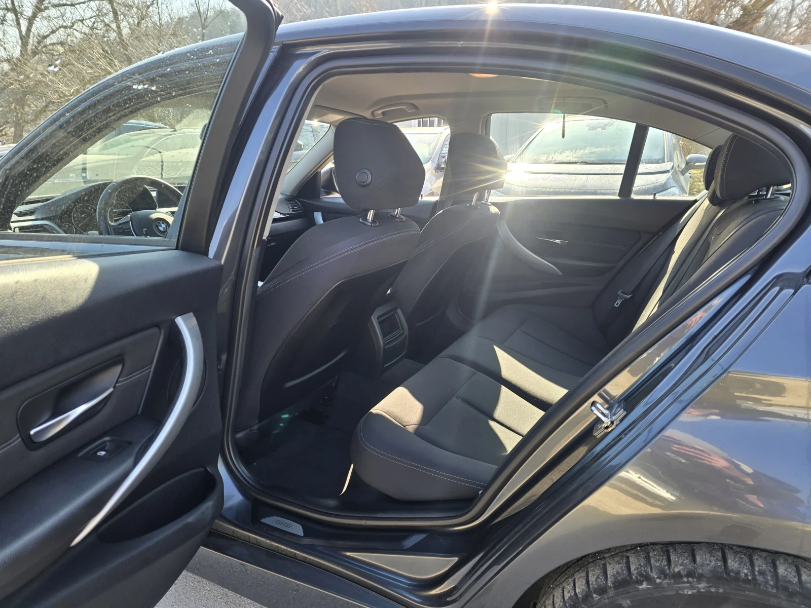 BMW 320 D 184к.с Топ състояние , снимка 11 - Автомобили и джипове - 53706545