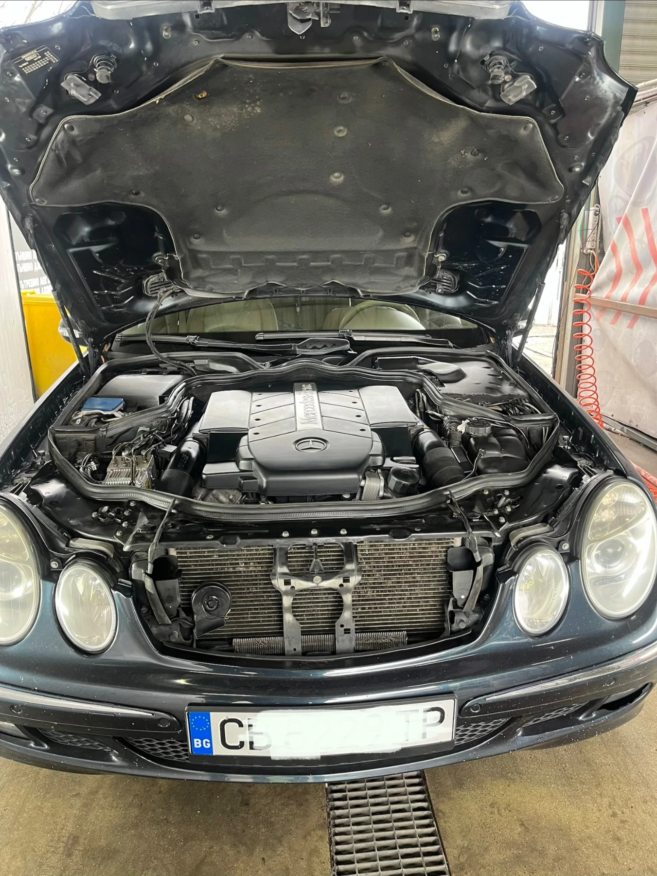 Mercedes-Benz E 500 4MATIC, снимка 12 - Автомобили и джипове - 53907881