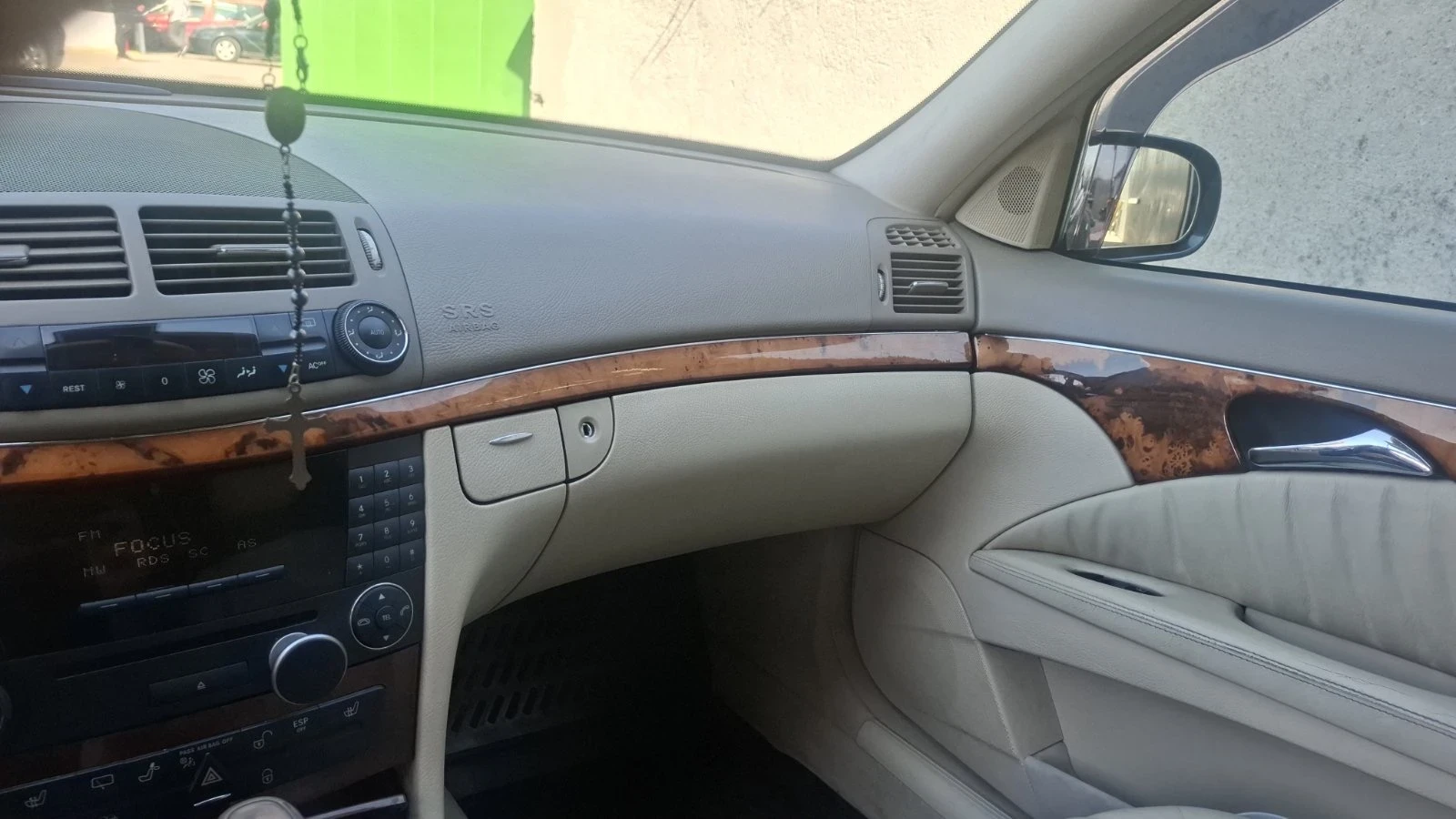 Mercedes-Benz E 500 4MATIC, снимка 6 - Автомобили и джипове - 53907881