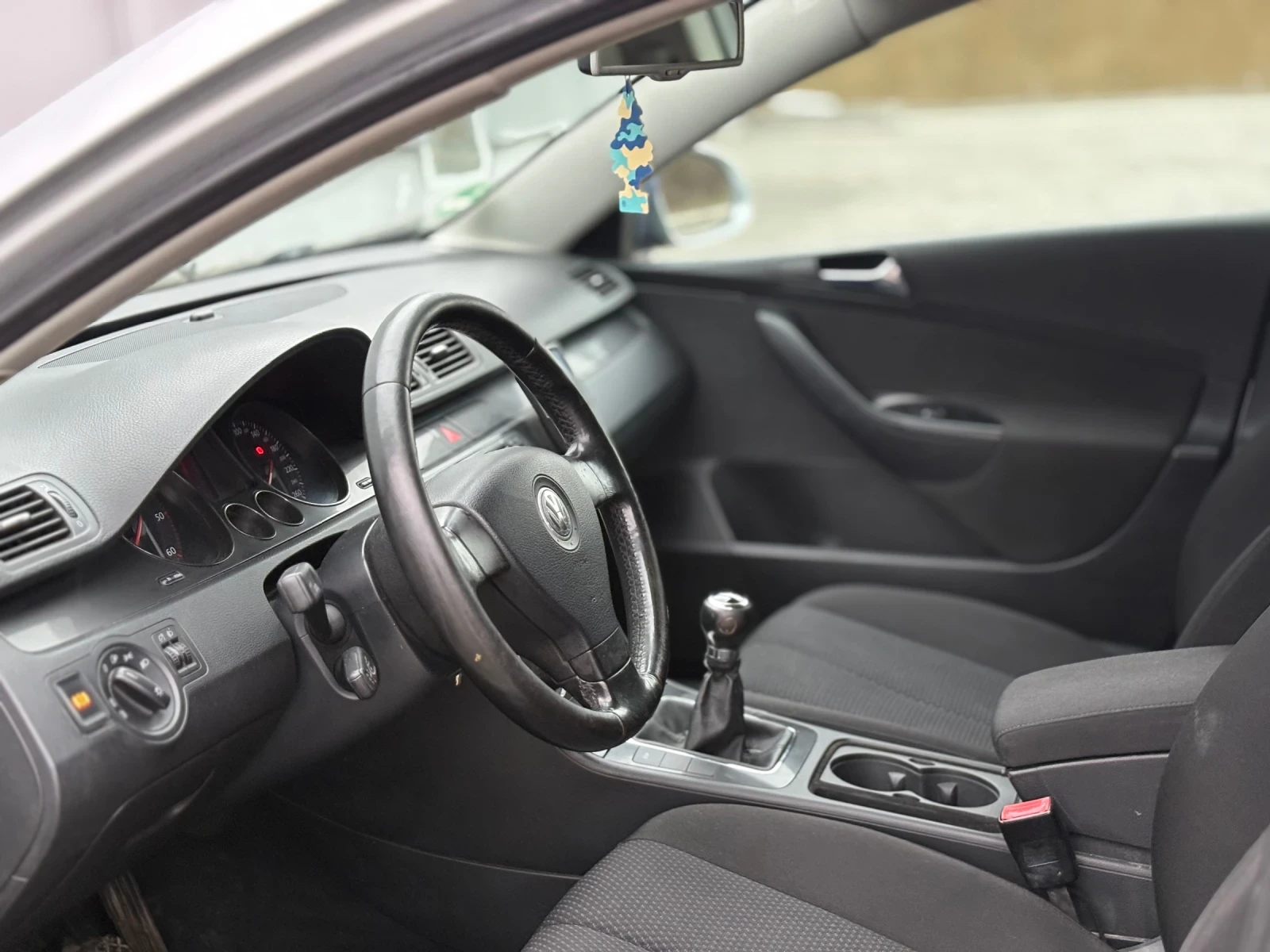 VW Passat 1.9 TDI, снимка 7 - Автомобили и джипове - 54220510