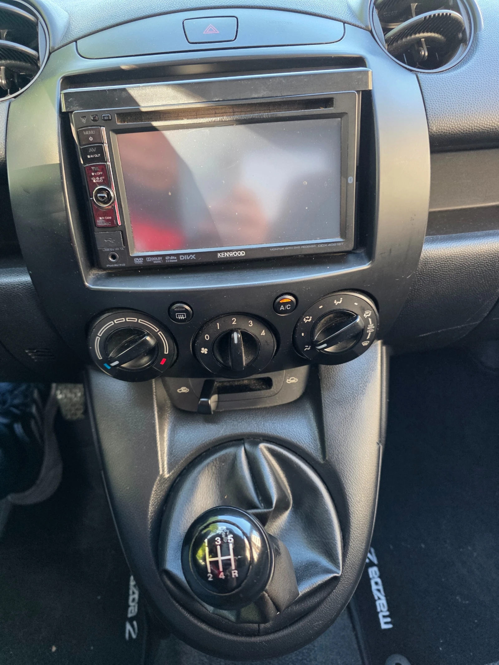 Mazda 2 1.3 i Ce PRO 75кс, снимка 11 - Автомобили и джипове - 54710392