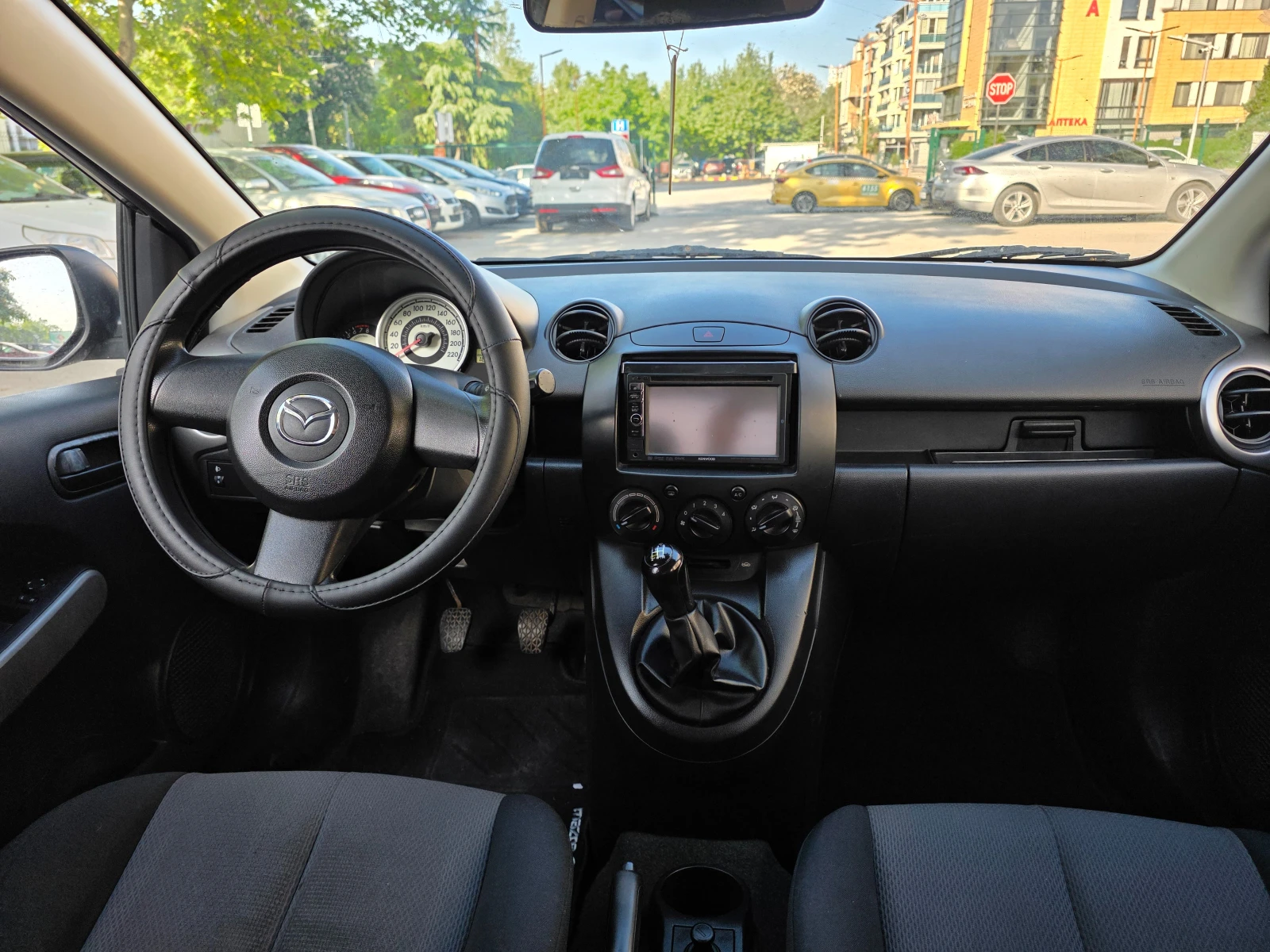 Mazda 2 1.3 i Ce PRO 75кс, снимка 10 - Автомобили и джипове - 54710392