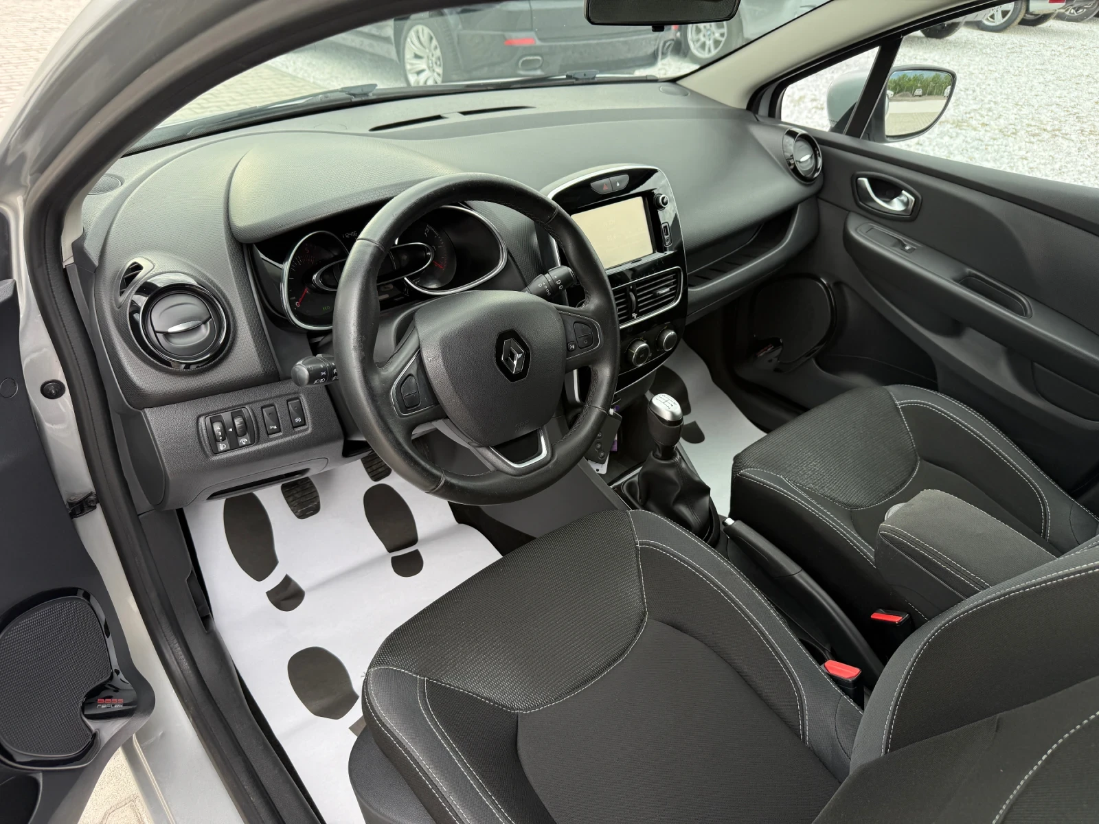 Renault Clio 1.5 DCI FACE LIFT NAVI, снимка 9 - Автомобили и джипове - 54887976