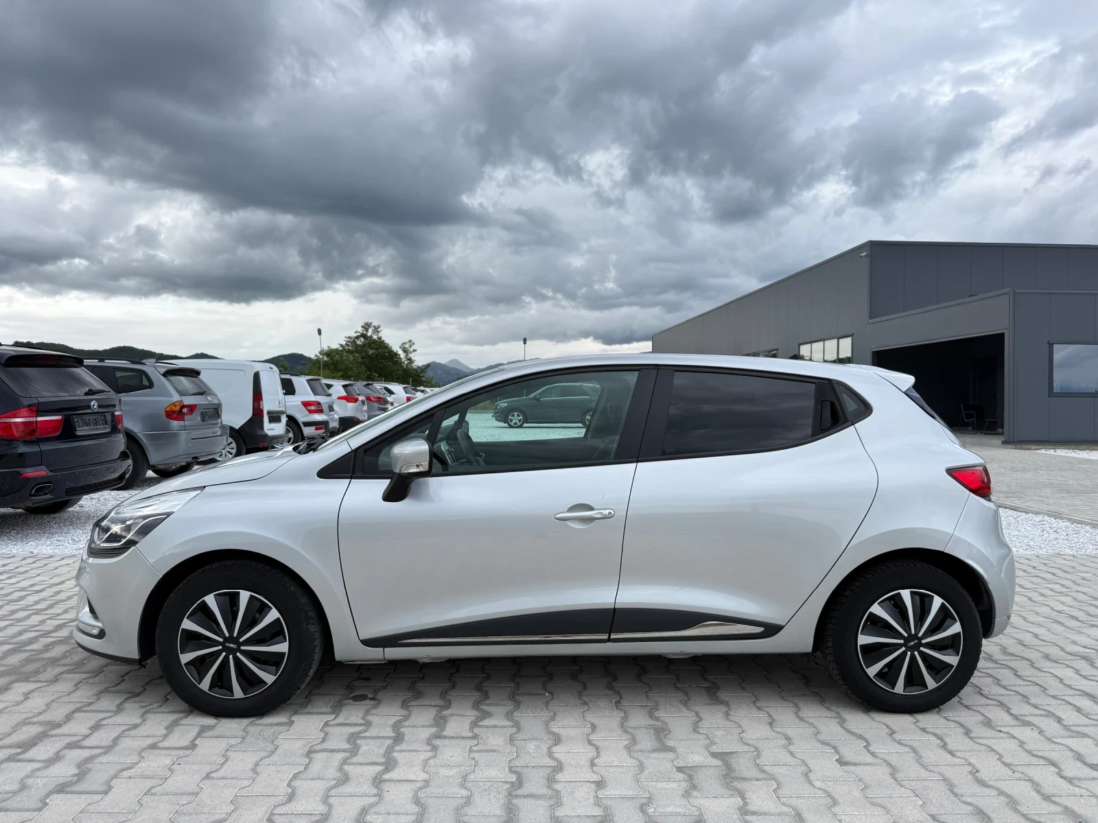 Renault Clio 1.5 DCI FACE LIFT NAVI, снимка 3 - Автомобили и джипове - 54887976