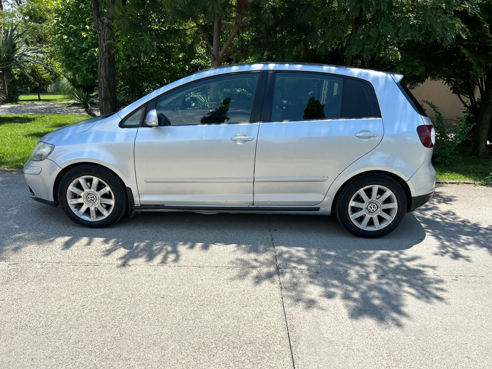 VW Golf Plus 1.9TDI АВТОМАТ, снимка 6 - Автомобили и джипове - 55141445