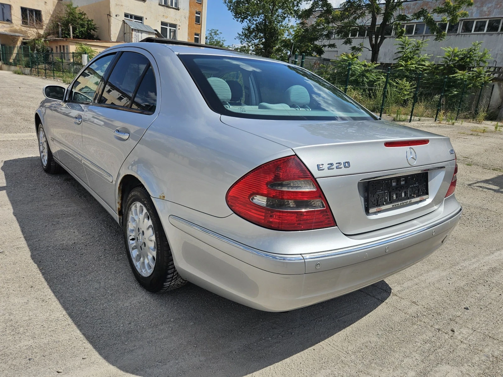 Mercedes-Benz E 220 CDI* Автомат , снимка 4 - Автомобили и джипове - 55178537