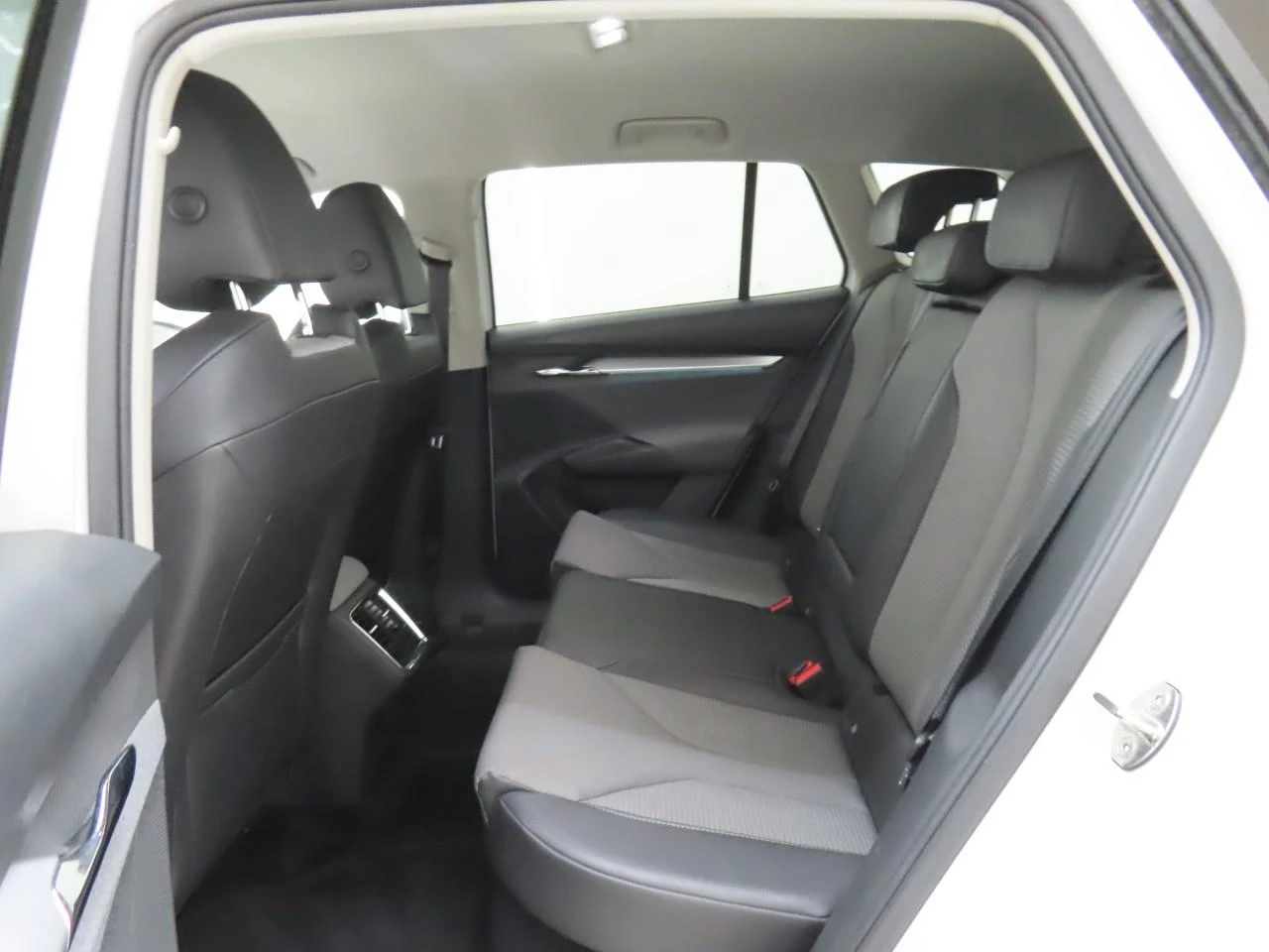 Skoda Enyaq, снимка 6 - Автомобили и джипове - 55347214