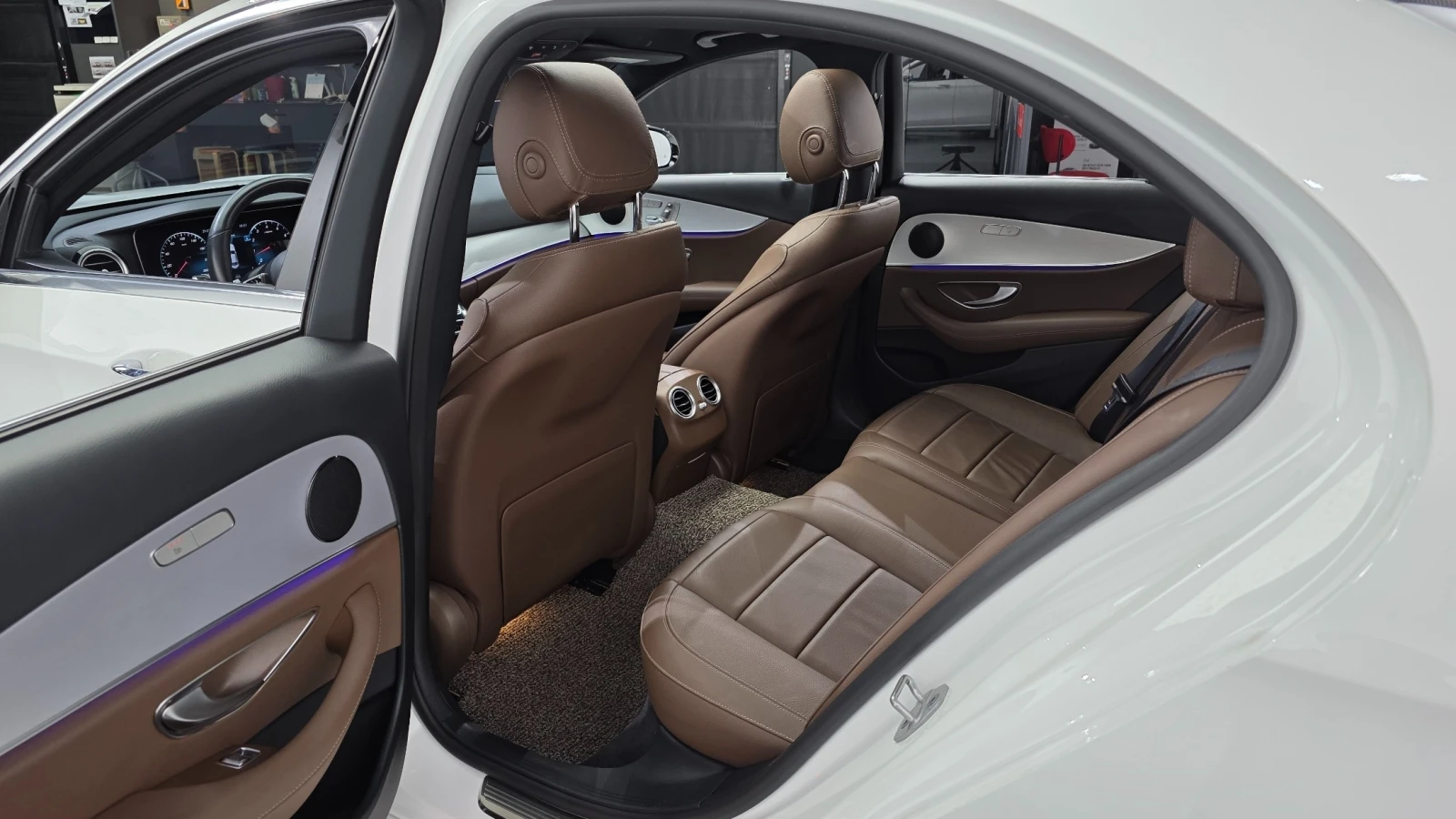Mercedes-Benz E 250 Avantgarde, снимка 10 - Автомобили и джипове - 55742426