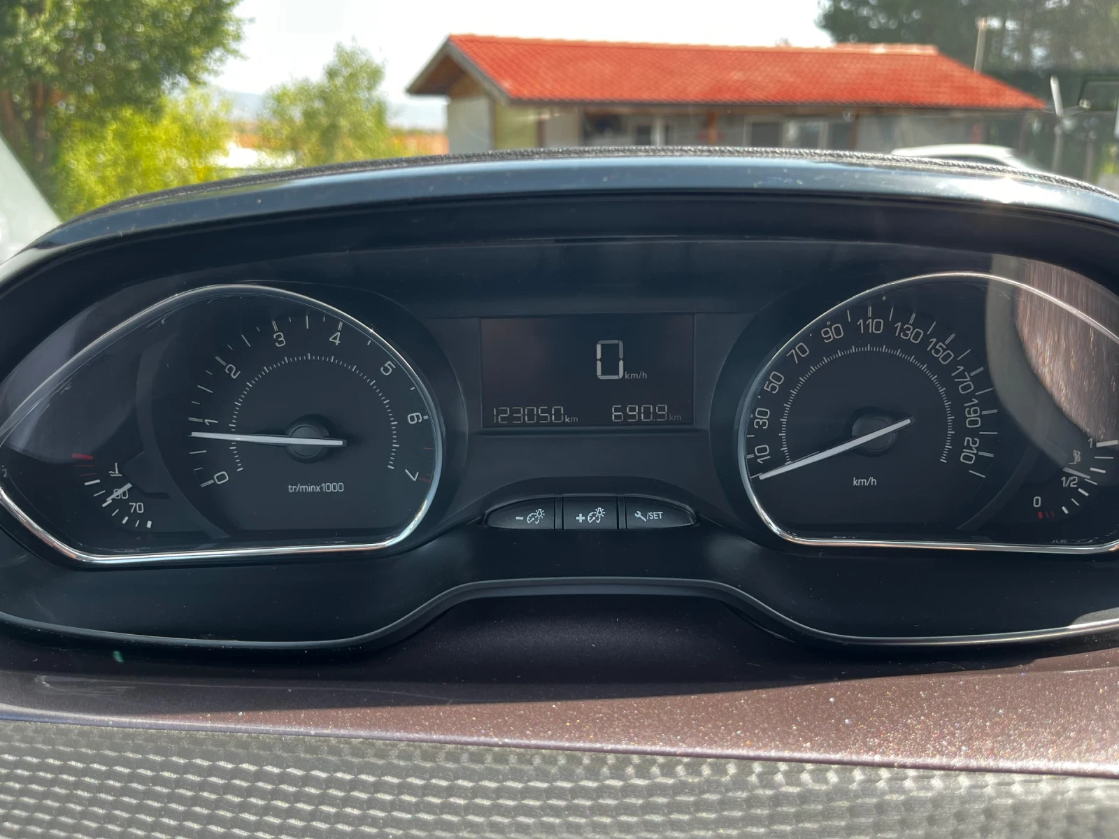 Peugeot 2008 1.2 i EURO 5B, снимка 13 - Автомобили и джипове - 55887223