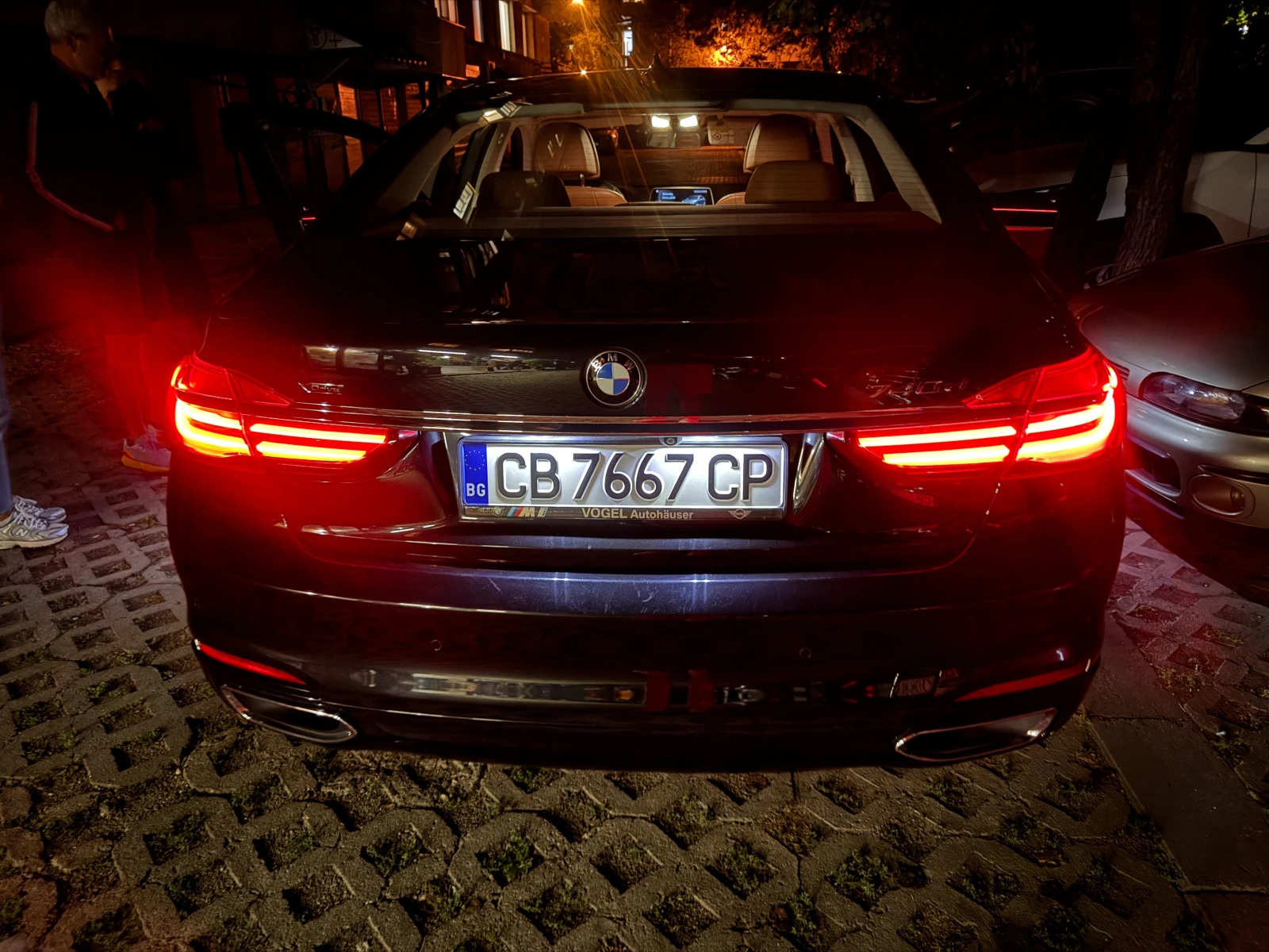 BMW 740 xDrive / Всички екстри / Отлично поддържана, снимка 17 - Автомобили и джипове - 56066353