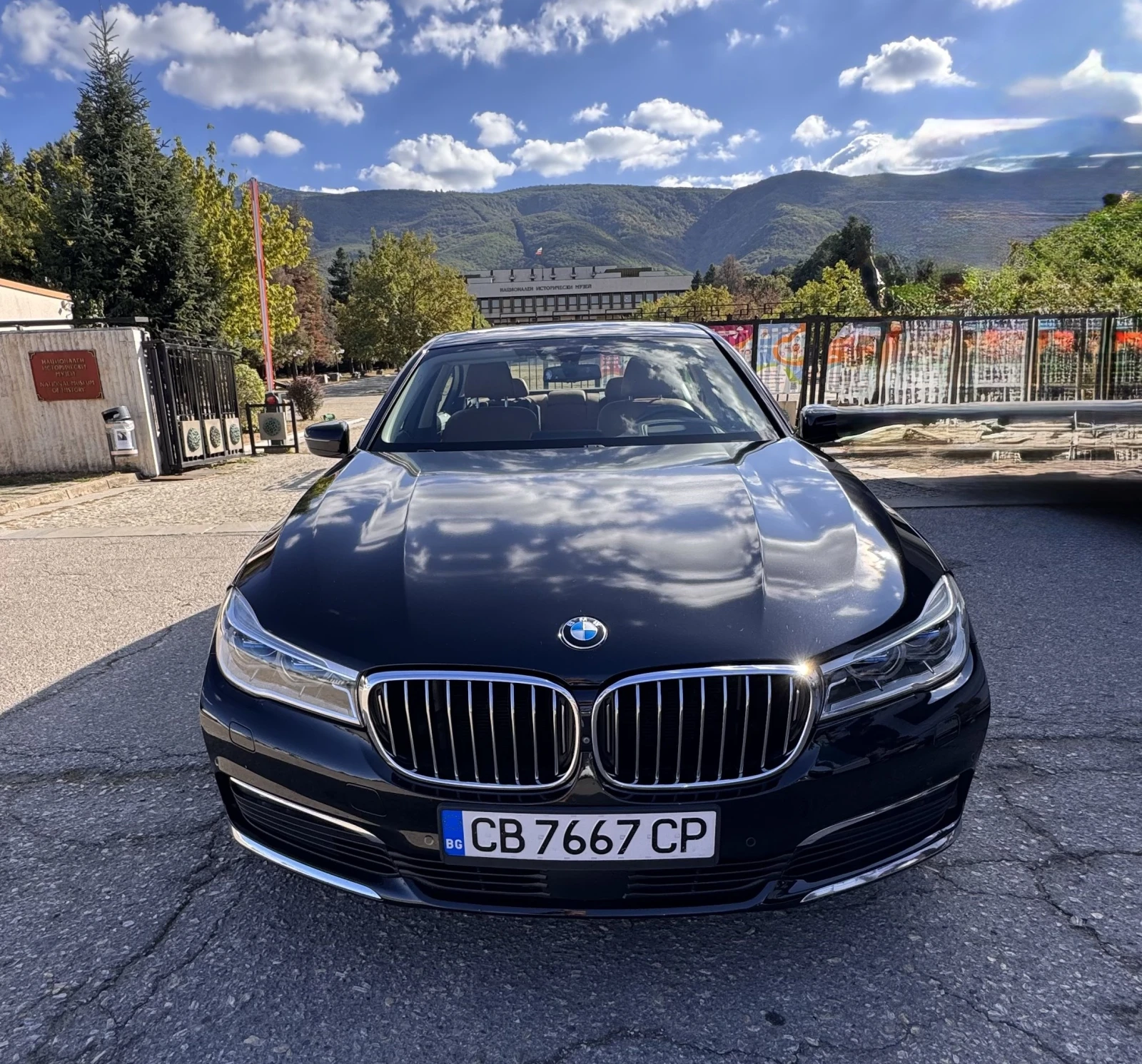 BMW 740 xDrive / Всички екстри / Отлично поддържана
