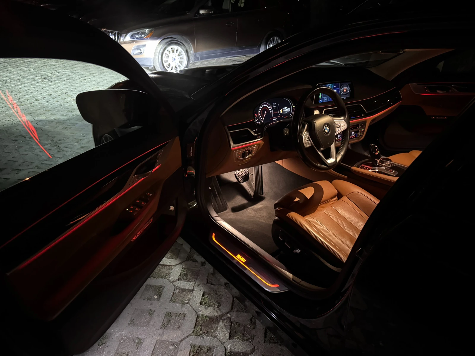 BMW 740 xDrive / Всички екстри / Отлично поддържана, снимка 15 - Автомобили и джипове - 56066353