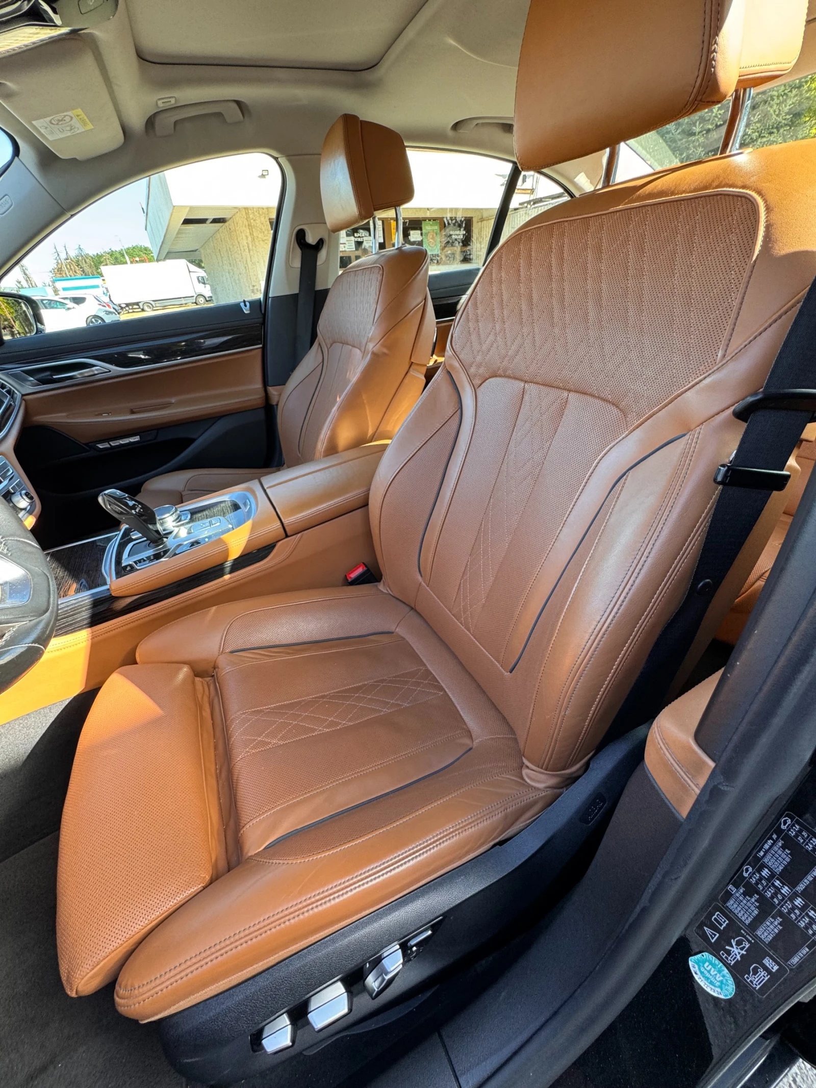 BMW 740 xDrive / Всички екстри / Отлично поддържана, снимка 10 - Автомобили и джипове - 56066353