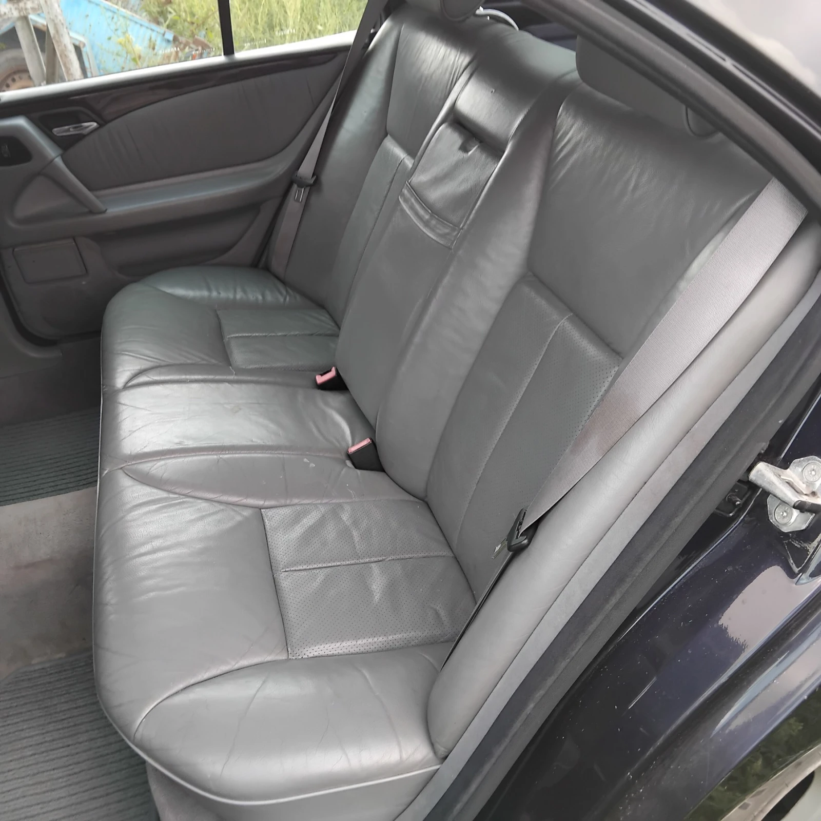 Mercedes-Benz E 200 Avantgarde, снимка 14 - Автомобили и джипове - 56113617