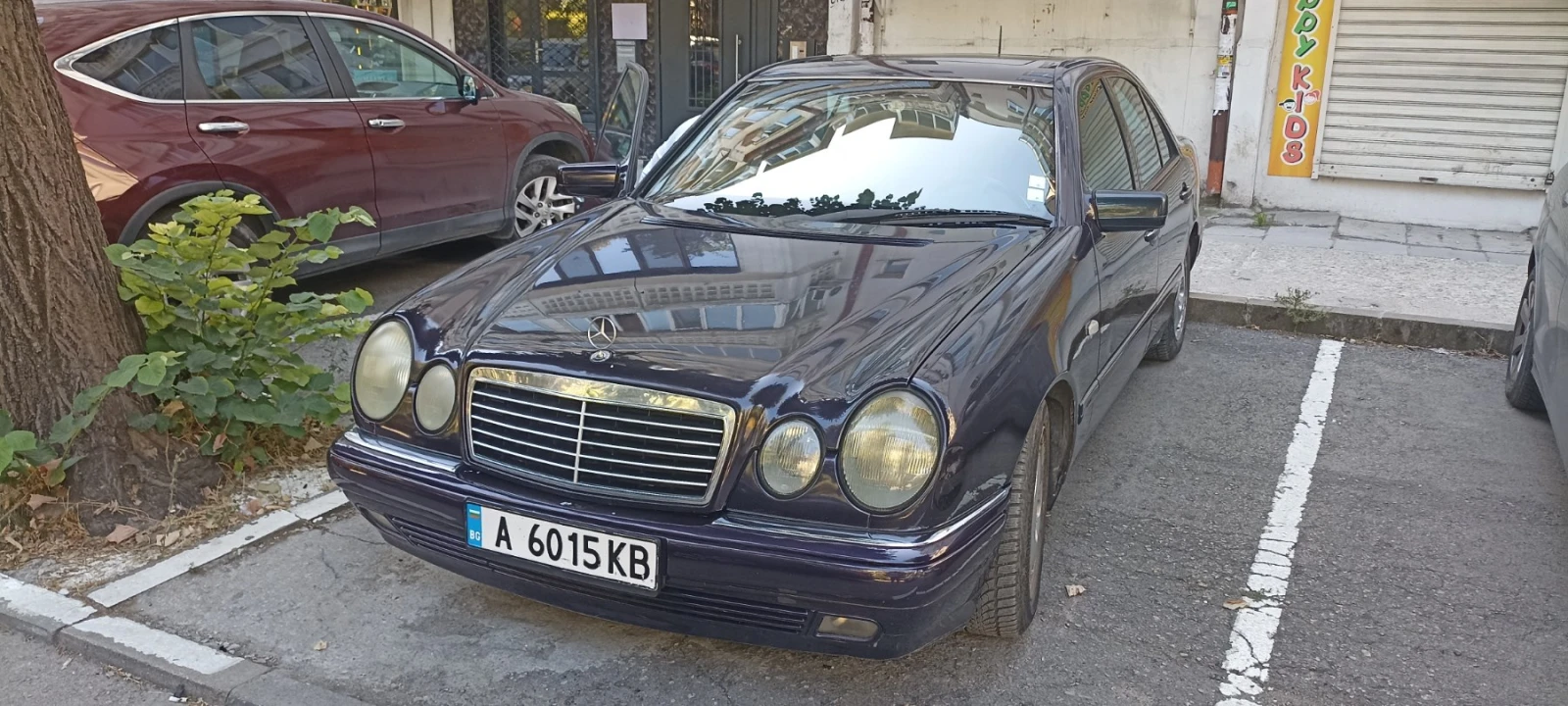 Mercedes-Benz E 200 Avantgarde, снимка 4 - Автомобили и джипове - 56113617