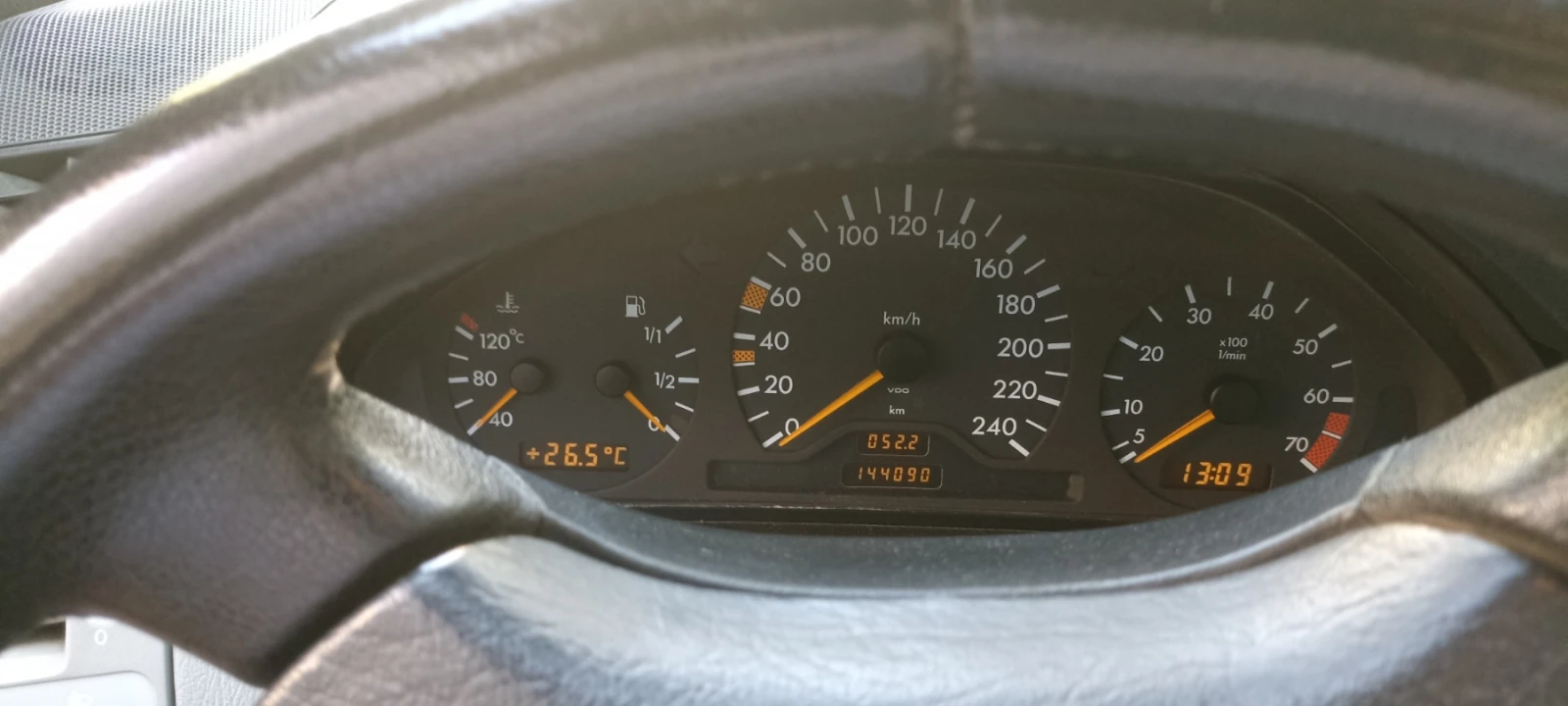 Mercedes-Benz E 200 Avantgarde, снимка 9 - Автомобили и джипове - 56113617