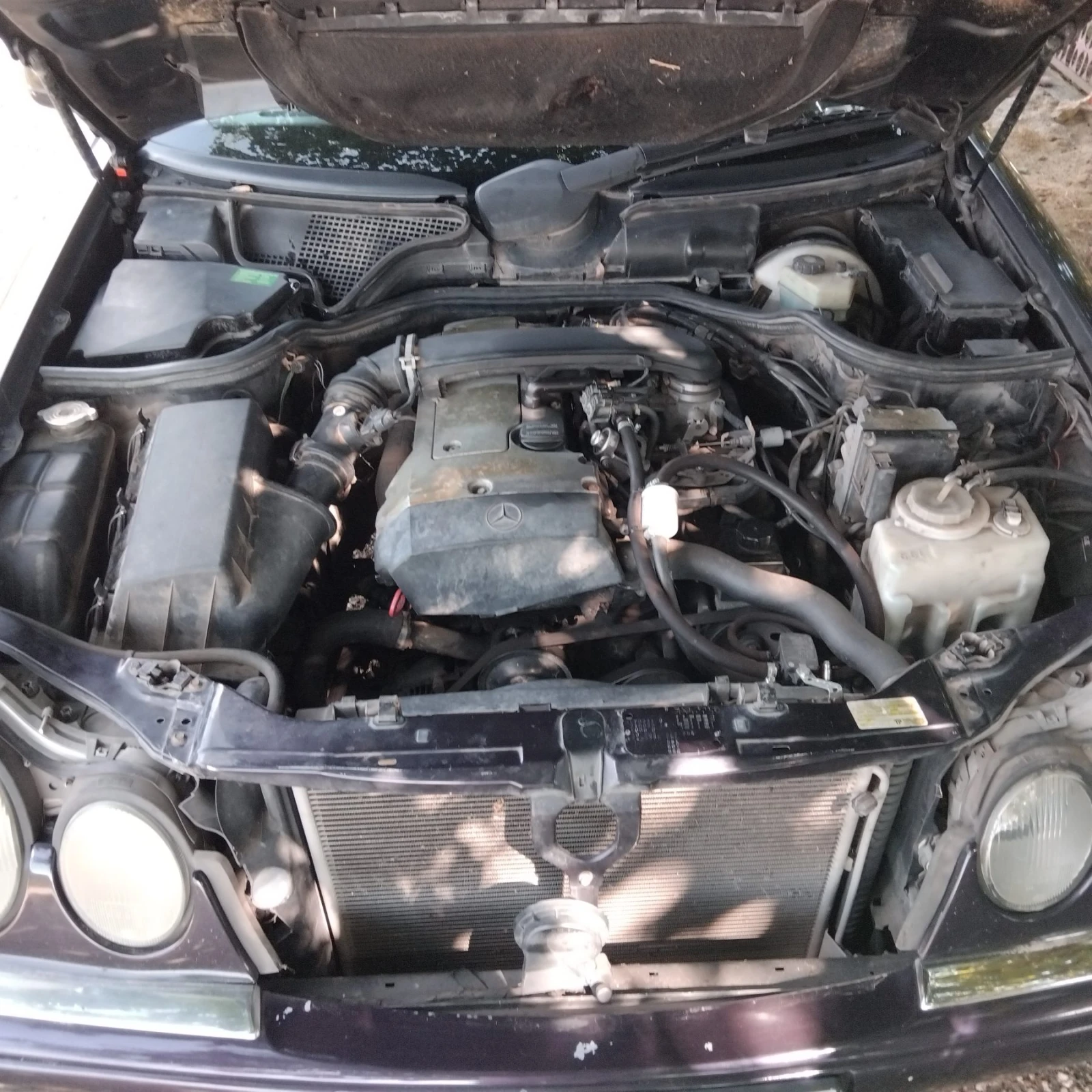 Mercedes-Benz E 200 Avantgarde, снимка 17 - Автомобили и джипове - 56113617