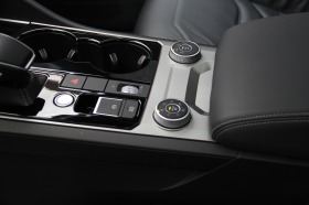 VW Touareg RLine/V8 4.0TDI/Virtual/Ambient/Panorama , снимка 11 - Автомобили и джипове - 45408509