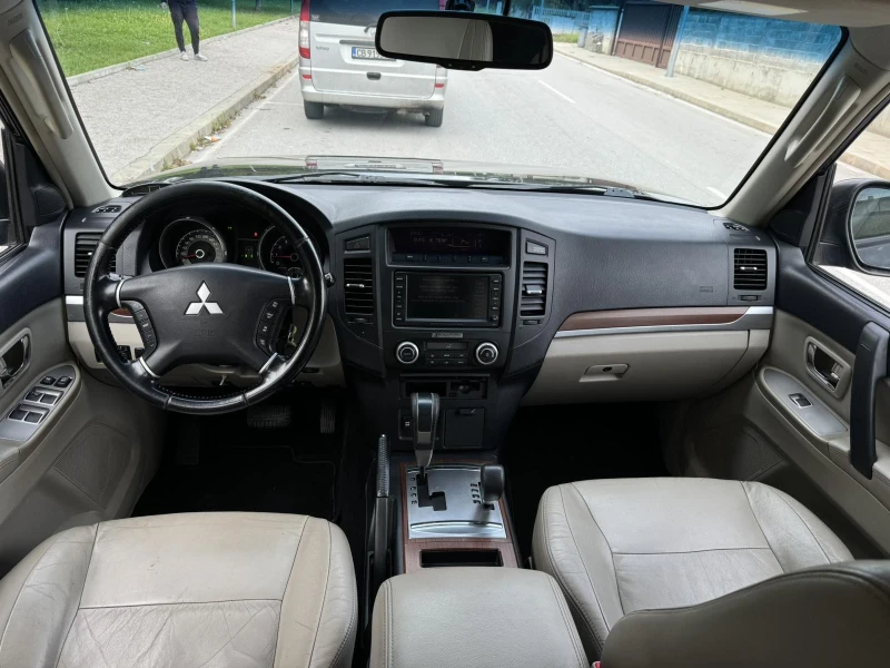 Mitsubishi Pajero 3.2 DID 7 места Автоматик , снимка 12 - Автомобили и джипове - 49491331