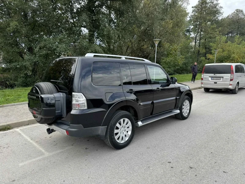 Mitsubishi Pajero 3.2 DID 7 места Автоматик , снимка 13 - Автомобили и джипове - 47254143