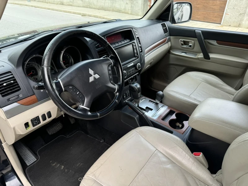 Mitsubishi Pajero 3.2 DID 7 места Автоматик , снимка 4 - Автомобили и джипове - 49491331