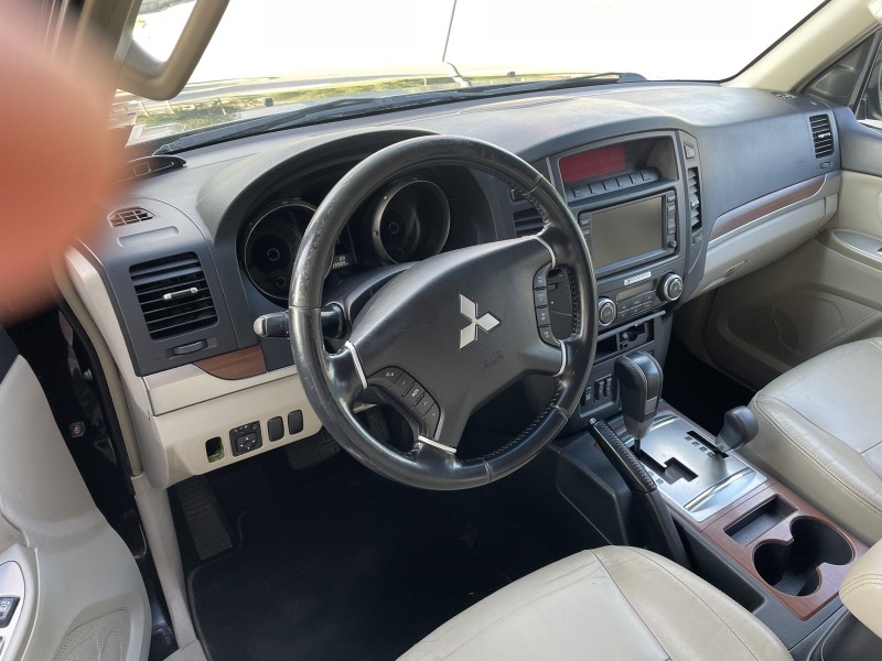 Mitsubishi Pajero 3.2 DID 7 места Автоматик , снимка 16 - Автомобили и джипове - 44876004