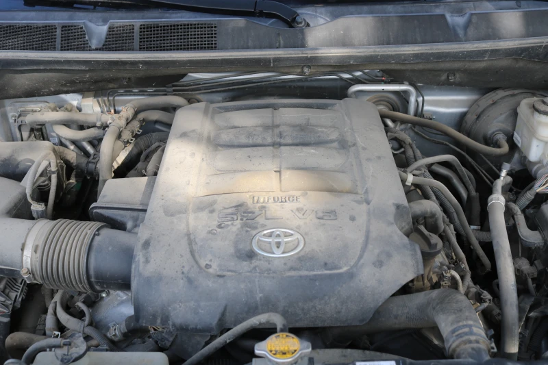 Toyota Sequoia SR5 5.7 V8 4x4, снимка 16 - Автомобили и джипове - 47280044