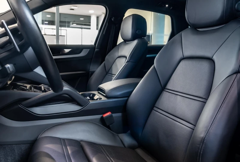 Porsche Cayenne E-HYBRID/FACELIFT/BOSE/MATRIX/PANO/SPORT CHORNO/, снимка 10 - Автомобили и джипове - 51882061