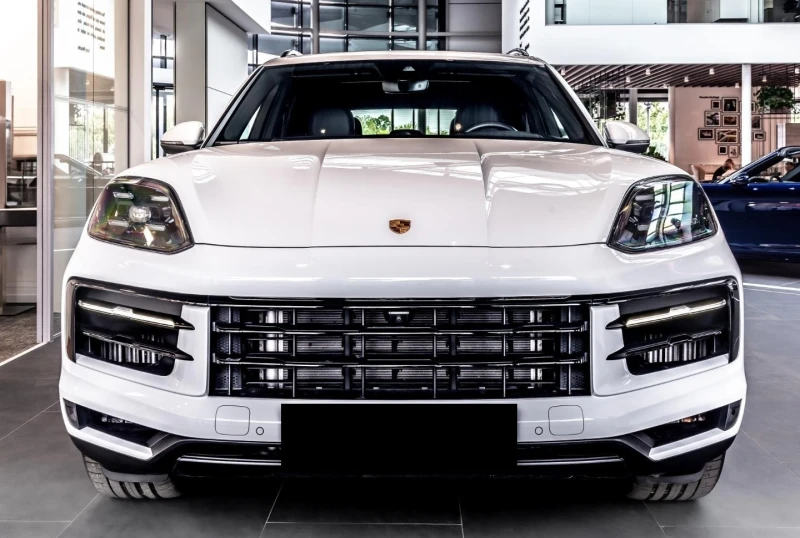 Porsche Cayenne E-HYBRID/FACELIFT/BOSE/MATRIX/PANO/SPORT CHORNO/, снимка 2 - Автомобили и джипове - 51882061
