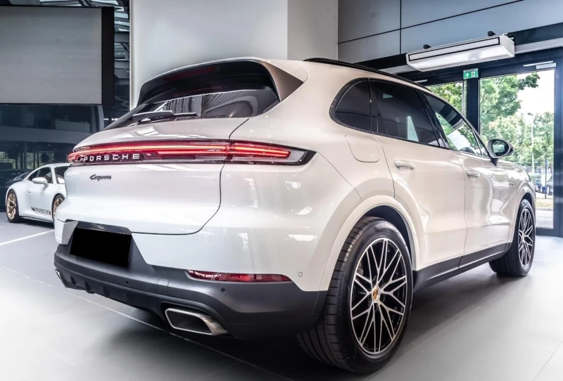 Porsche Cayenne E-HYBRID/FACELIFT/BOSE/MATRIX/PANO/SPORT CHORNO/, снимка 7 - Автомобили и джипове - 51882061
