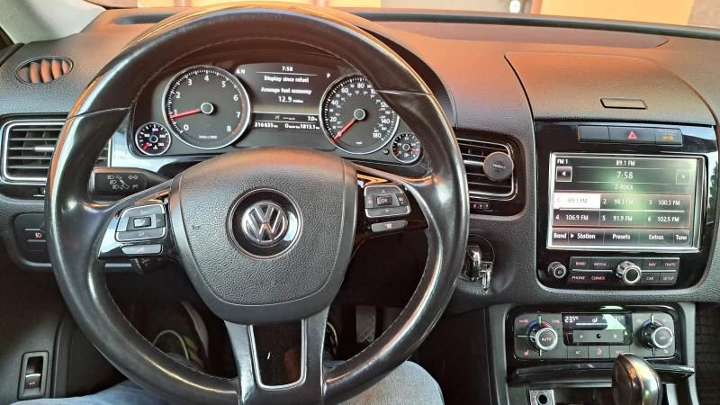 VW Touareg, снимка 6 - Автомобили и джипове - 52448799