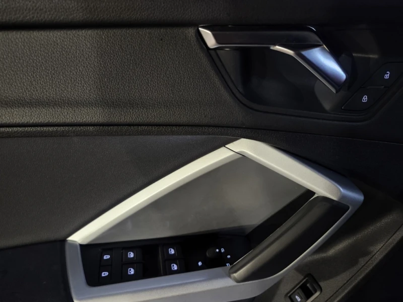 Audi Q3 Comfort Quattro, снимка 9 - Автомобили и джипове - 52723131