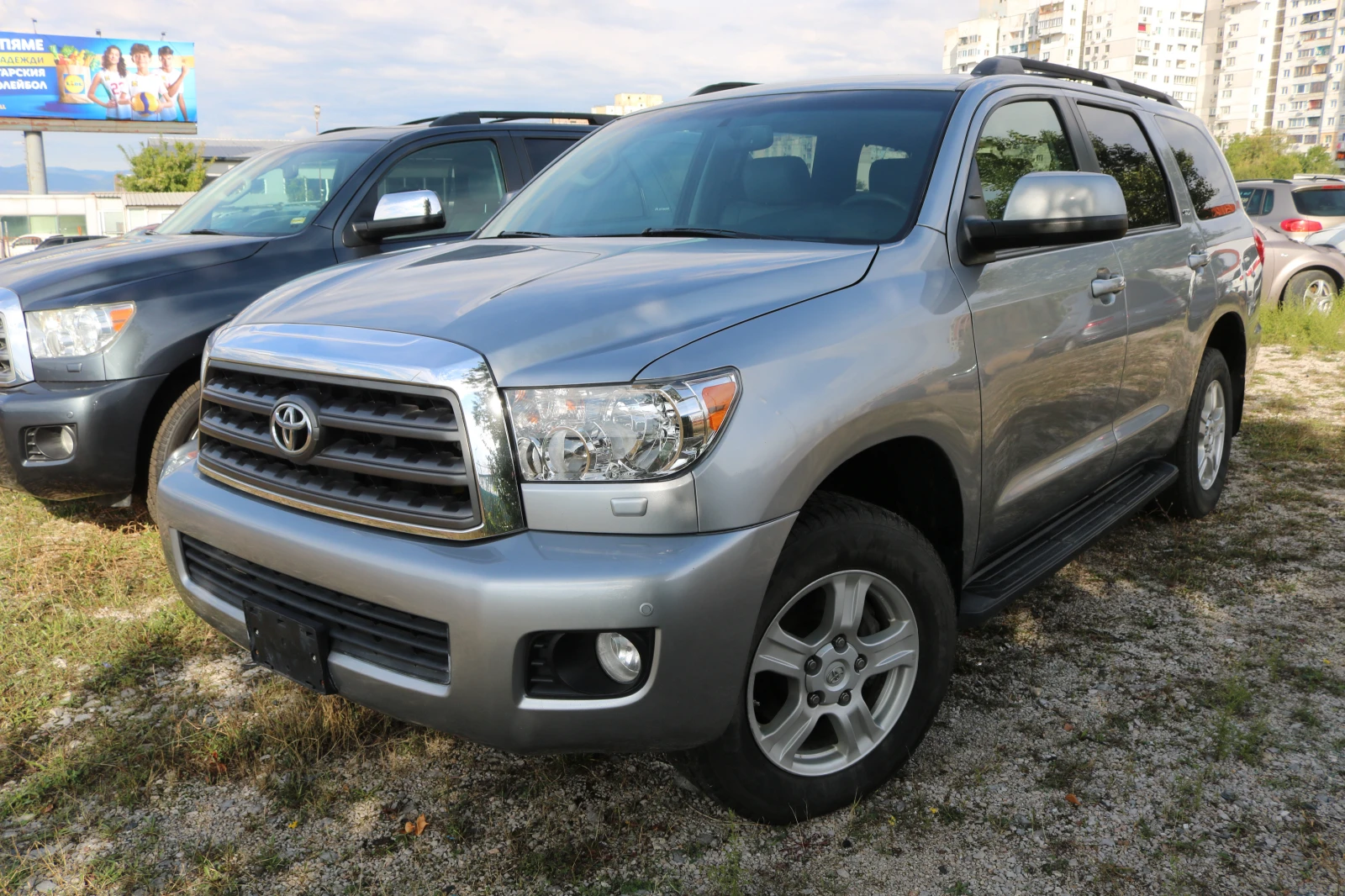 Toyota Sequoia SR5 5.7 V8 4x4 - [1] 