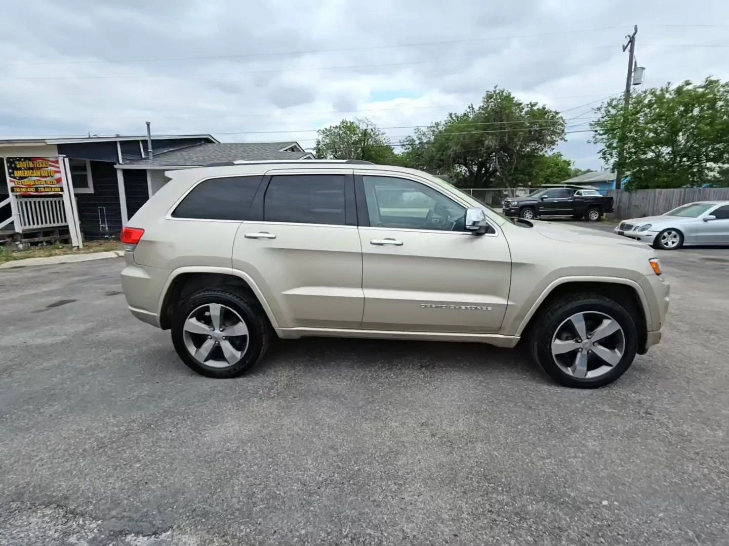 Jeep Grand cherokee 2014 Jeep Grand Cherokee Overland - изображение 2
