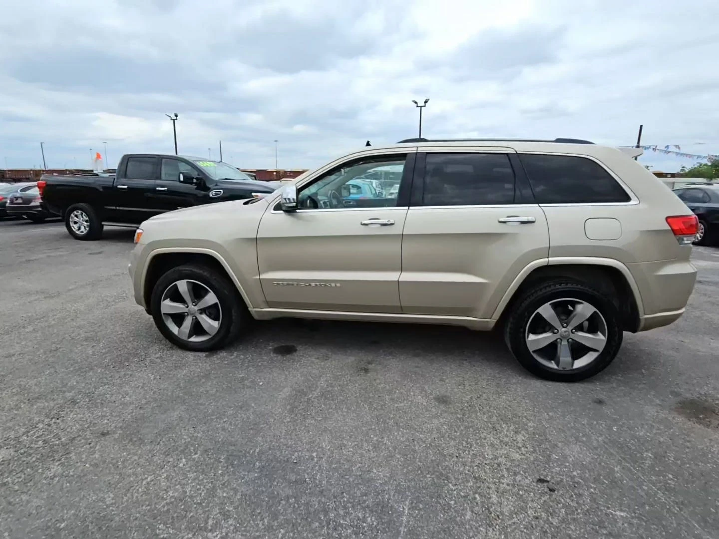Jeep Grand cherokee 2014 Jeep Grand Cherokee Overland - изображение 4