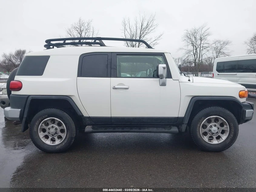 Toyota Fj cruiser 4.0l, снимка 13 - Автомобили и джипове - 53941330